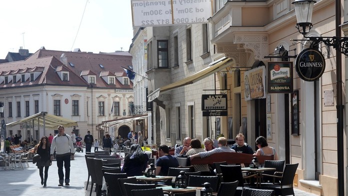 Terasy v centre Bratislavy.