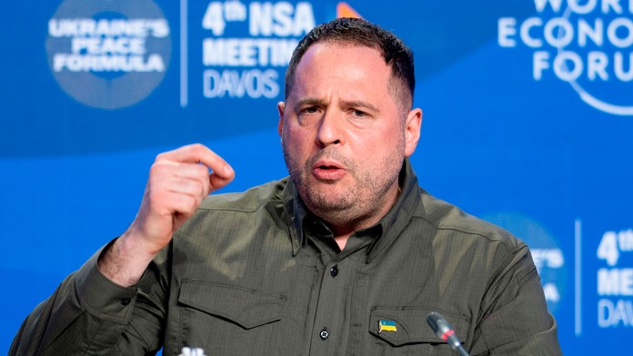 Obvinili ho z prania špinavých peňazí. Súd nariadil zatknúť blízkeho spojenca Volodymyra Zelenského