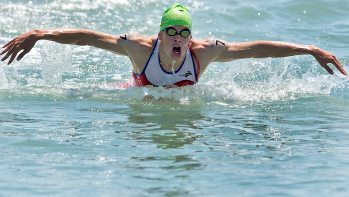 Triatlonista Richard Varga počas pretekov na 1. Európskych hrách v Baku.