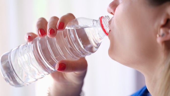 V tele ich má takmer každý. Štúdia popisuje prepojenie medzi „večnými chemikáliami“ a poškodením obličiek