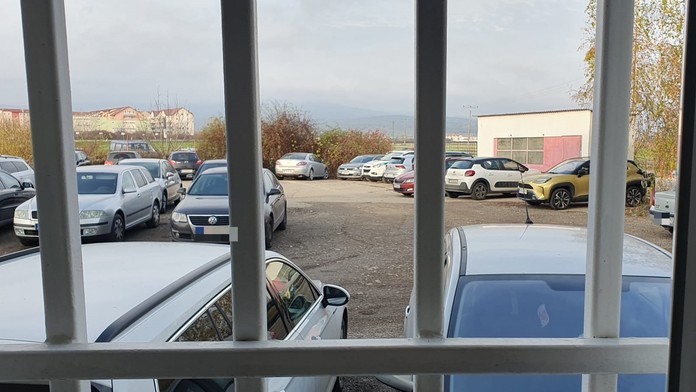 Na mol opitý muž v Pezinku si chcel prepísať auto. Policajti neverili vlastným očiam