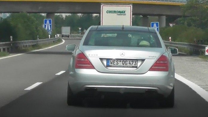 Zastavia vás na diaľnici a pýtajú peniaze. Pozor na týchto podvodníkov