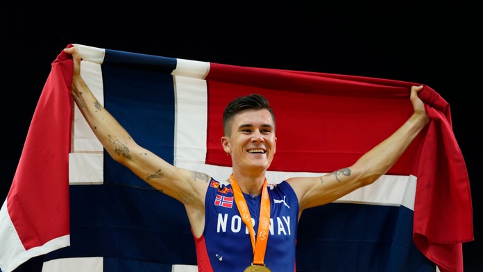 Na cieľovej šachovnici to bolo doslova o chlp, prvých dvoch delilo 14 stotín. Zlato na 5000 m obhájil Nór