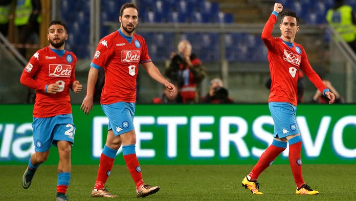 Hráči SSC Neapol - sprava do ľava: Maria Callejon, Gonzalo Higuain a Lorenzo Insigne.