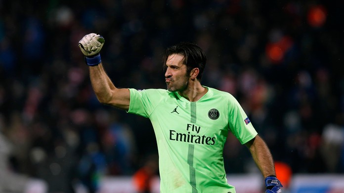 Gianluigi Buffon z PSG reaguje po dueli LM na pôde Crvenej zvezdy.