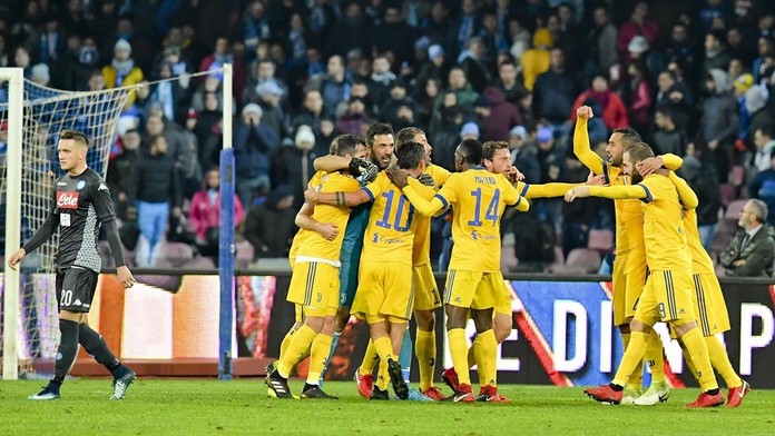 Policajti, ktorí zachránili život mladej mamičke