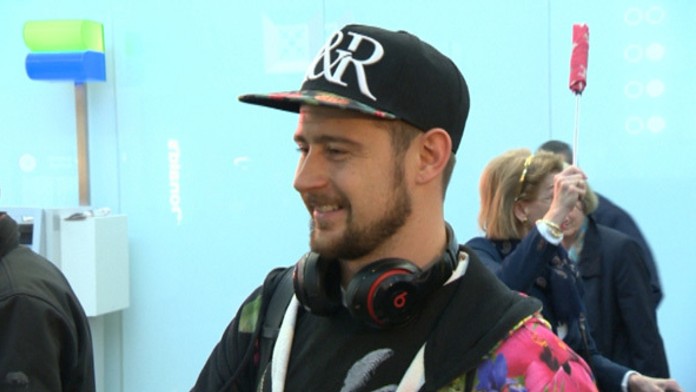 Tomáš Tatar po príchode na viedenské letisko.