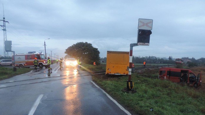 Vlak sa zrazil s dodávkou.