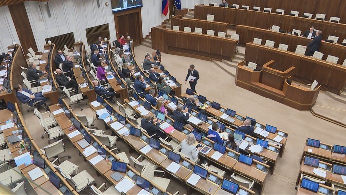 Neplatil ani deň. Poslanci zrušili zákon o zmene Úradu na ochranu oznamovateľov