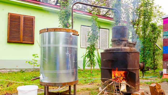 Milovníci domácej pálenky si tento rok za destiláty priplatia