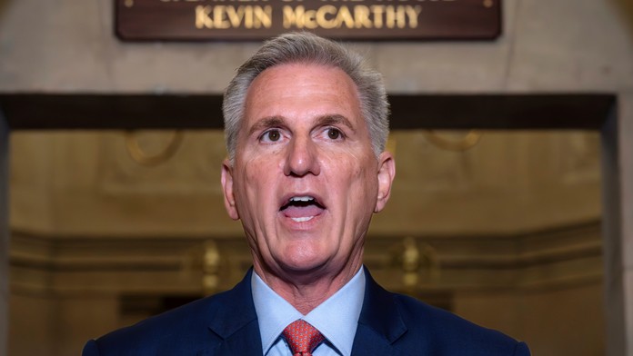 McCarthy nariadil vyšetrovanie Bidena, môže viesť k impeachmentu