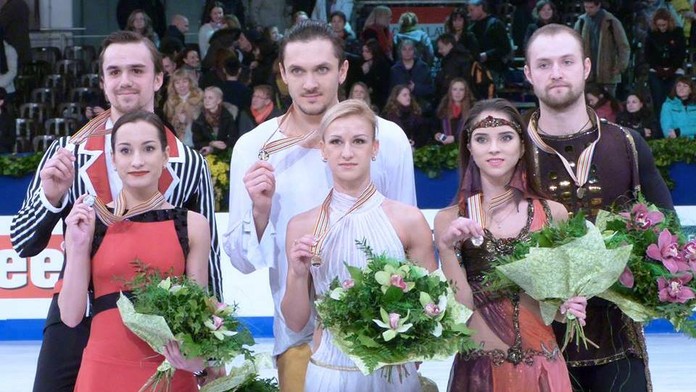 Medailisti z ME v Budapešti v kategórii športových dvojíc. Zľava: Ksenia STOLBOVA / Fedor KLIMOV (RUS), Tatiana VOLOSOZHAR / Max