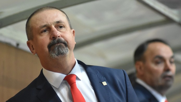 Sústredený kouč seniorskej reprezentácie Zdeno Cíger počas prípravného duelu proti Dánsku.