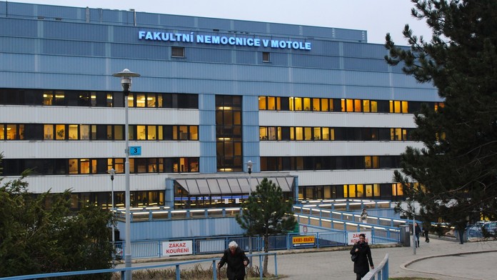 Matka vstrekovala svojmu vážne chorému synovi do žíl vodu. Nechcela, aby chlapec trpel