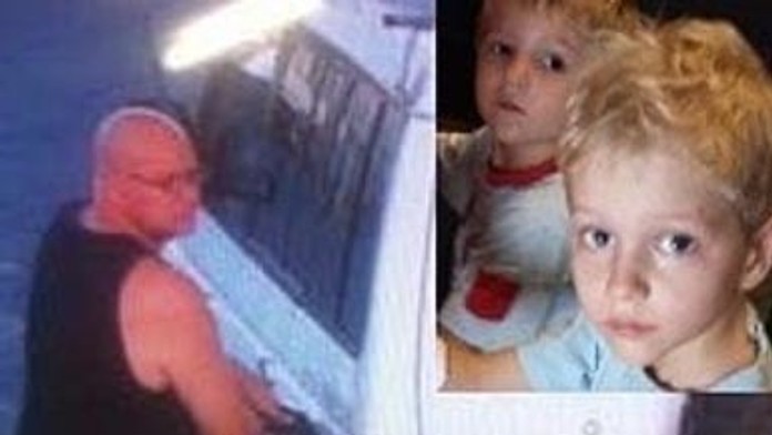 Otec s dvoma deťmi prežil desať dní v divočine.