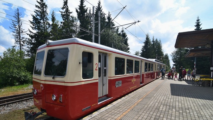 Na snímke elektrický vlak Ozubnicovej železnice (OŽ) linky 182 Štrba - Štrbské Pleso.