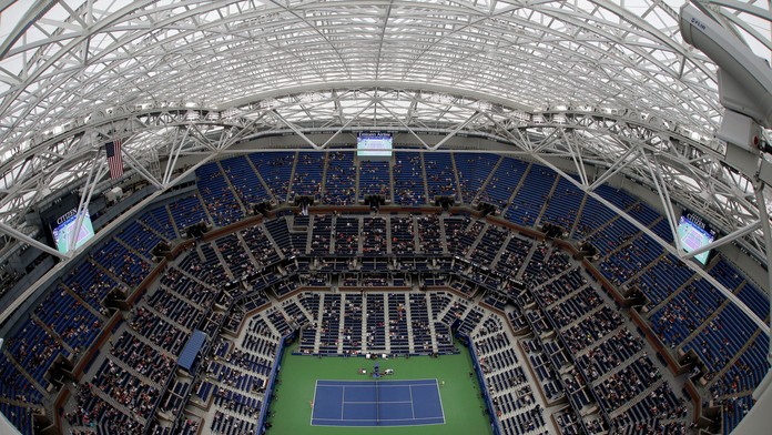 Premiérovo zatiahli strechu na hlavnom dvorci US Open.