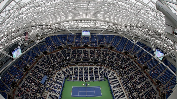 Premiérovo zatiahli strechu na hlavnom dvorci US Open.