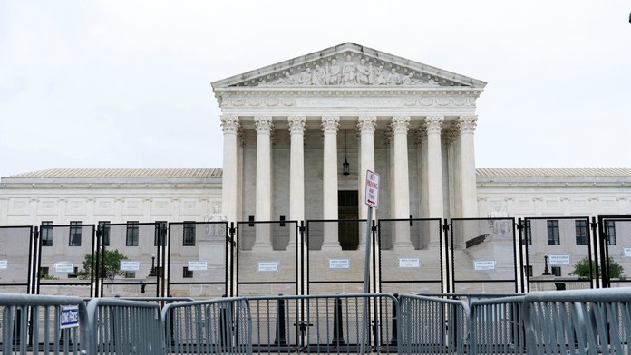 Historický verdikt! Najvyšší súd USA rozhodol, že ľudia majú právo nosiť strelnú zbraň na verejnosti