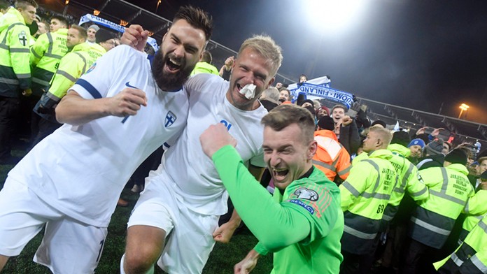 Hráči Košíc oslavujú gól v Michalovciach.