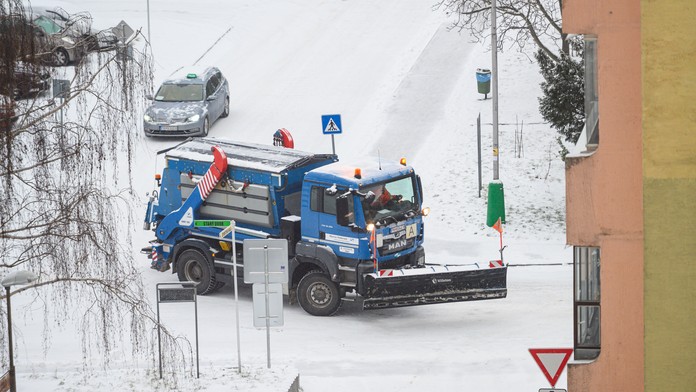 Meškať môžu zásielky aj dovoz potravín. Počasie komplikuje život aj kuriérom