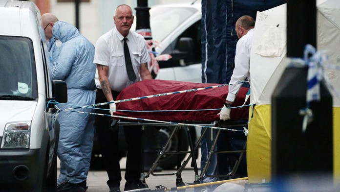 Jedna žena prišla o život pri útoku muža ozbrojeného nožom v Londýne.