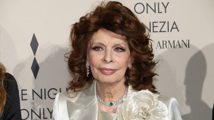 Legendárna Sophia Loren utrpela ťažký úraz. Po páde v kúpeľni si zlomila dve dôležité kosti a skončila pod skalpelom