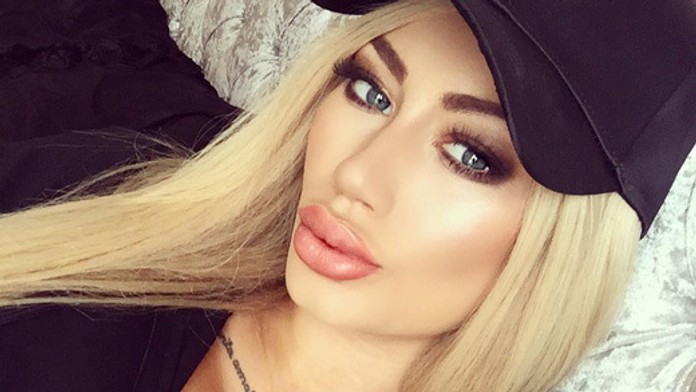 Hádajte, aké má táto blondína povolanie