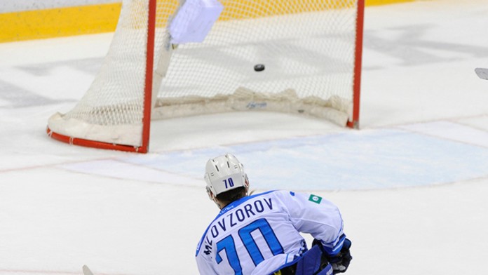 Šiesty gól do prázdnej brány strieľa Jegor Milovzorov (Neftechimik Nižnekamsk).