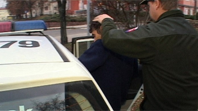 Muž zaútočil s mečom