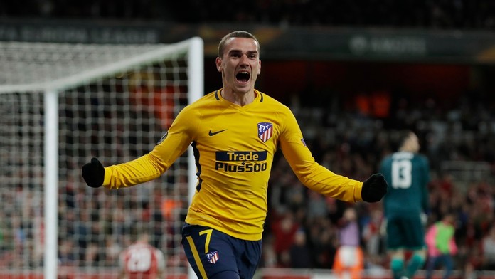 Antoine Griezmann z Atlética Madrid oslavuje svoj gól v prvom semifinále EL na pôde Arsenalu.