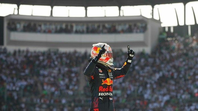Max Verstappen sa teší z triumfu na VC Mexika.