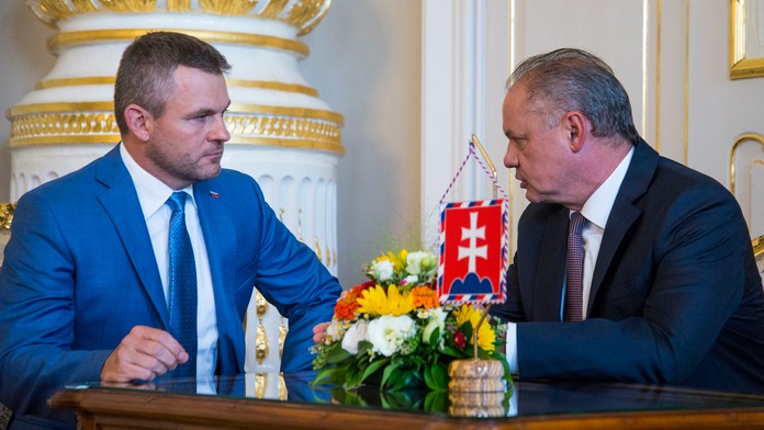 Na archívnej snímke exprezident SR Andrej Kiska a predseda vlády SR Peter Pellegrini.