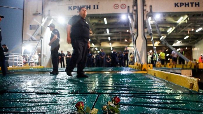 VIDEO: Posádka trajektu zhodila do mora turistu, ktorý sa oneskoril. Jeho smrť vyvolala v Grécku obrovský hnev