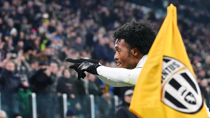 Juan Cuadrado oslavuje gól do siete Interu Miláno.
