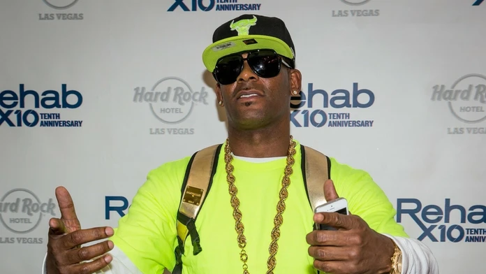 Rodičia žiadajú políciu o pomoc. Spevák R. Kelly má zadržiavať ich dcéry