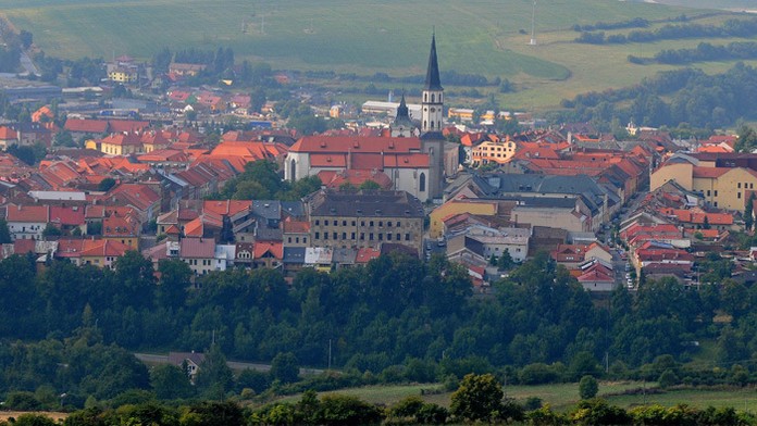 Pohľad na historické renesančné jadro a Chrám sv. Jakuba z Mariánskej hory nad Levočou. 