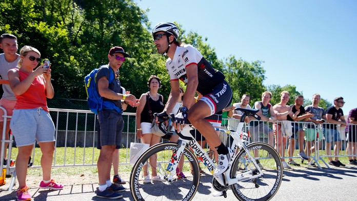 Švajčiarska cyklistická legenda Fabian Cancellara prichádza štart 16. etapy Tour de France