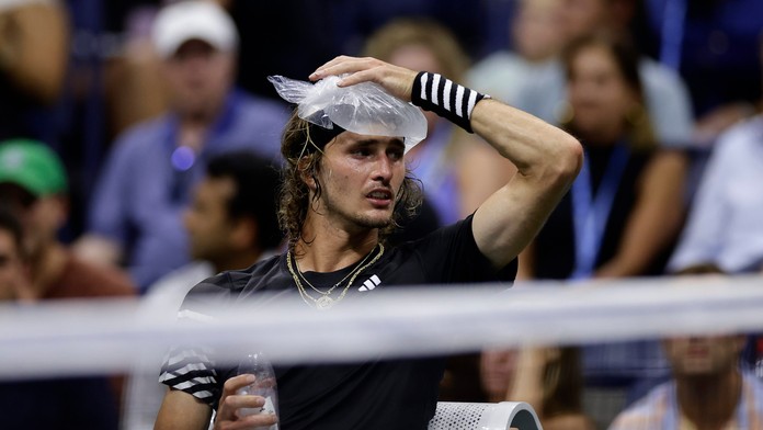 Alexander Zverev počas zápasu s Jannikom Sinnerom