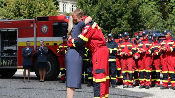Prezidentka ocenila prácu slovenských hasičov v Grécku. Veliteľa aj objala