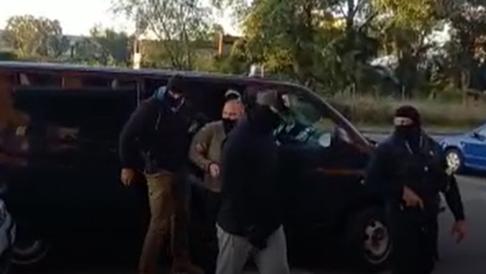 Mateja Zemana eskortovali z väzby na výsluch.