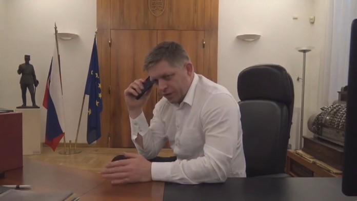 Premiér volá riaditeľovi VšZP.