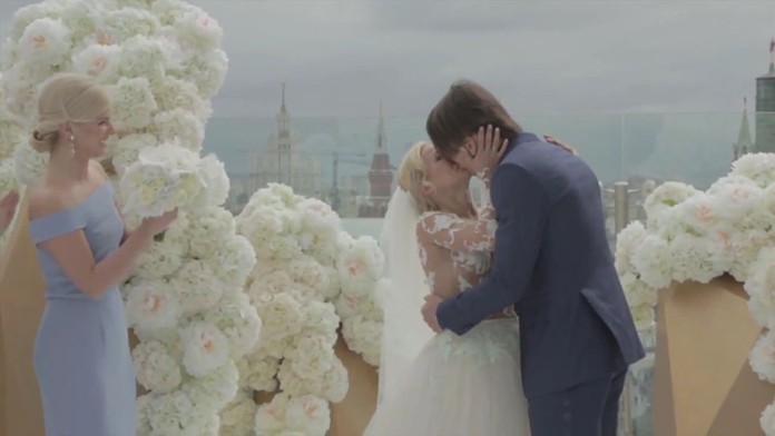 Prvý manželský bozk.