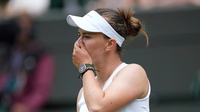 Turnaj prekvapujúcich výsledkov pokračuje. S Wimbledonom sa lúči aj úradujúca šampiónka