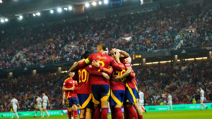 Prestrelka Poliakov s Chorvátmi, Španieli si zaistili postup. Portugalci nenašli recept na Škótov