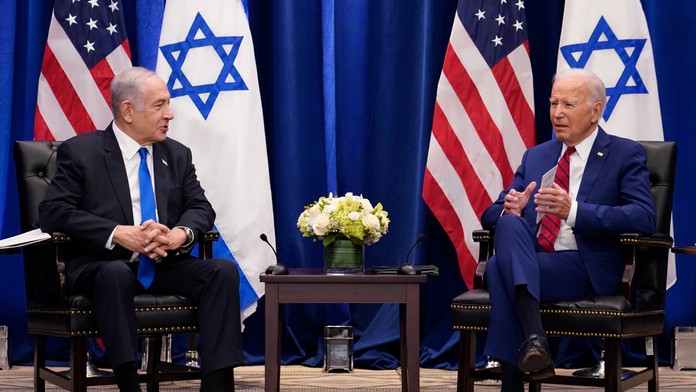 Na archívnej snímke z 20. septembra 2023 americký prezident Joe Biden (vpravo) a izraelský premiér Benjamin Netanyahu.