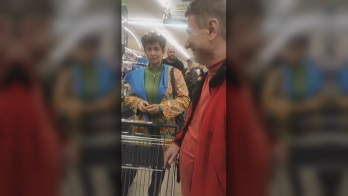 Žena bez rúška v obchode.