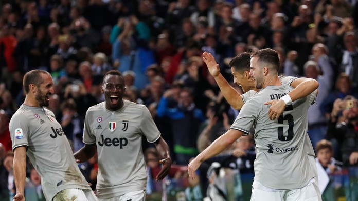 Hráči Juventusu sa tešia po góle do siete Udinese.