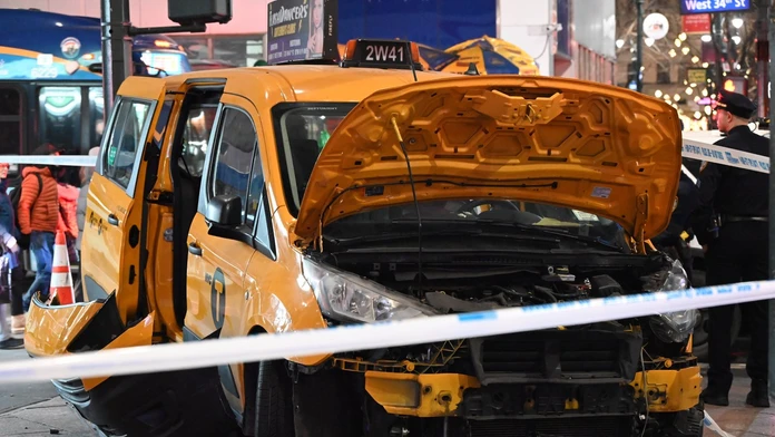 VIDEO: V New Yorku vrazil taxík do chodcov. Zranenia utrpelo aj deväťročné dieťa