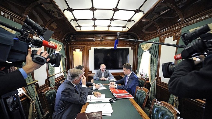 Vladimir Putin rokuje v obrnenom vlaku